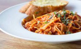 Ekmek mi Makarna mı? Diyetisyenler Hangisinin Sizin İçin Daha İyi Olduğunu Açıklıyor: