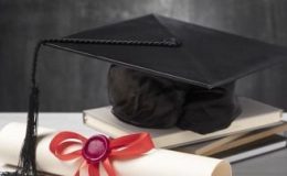 83 Yıllık Bekleyiş Sonunda: 105 Yaşında Diploma Sevinci!