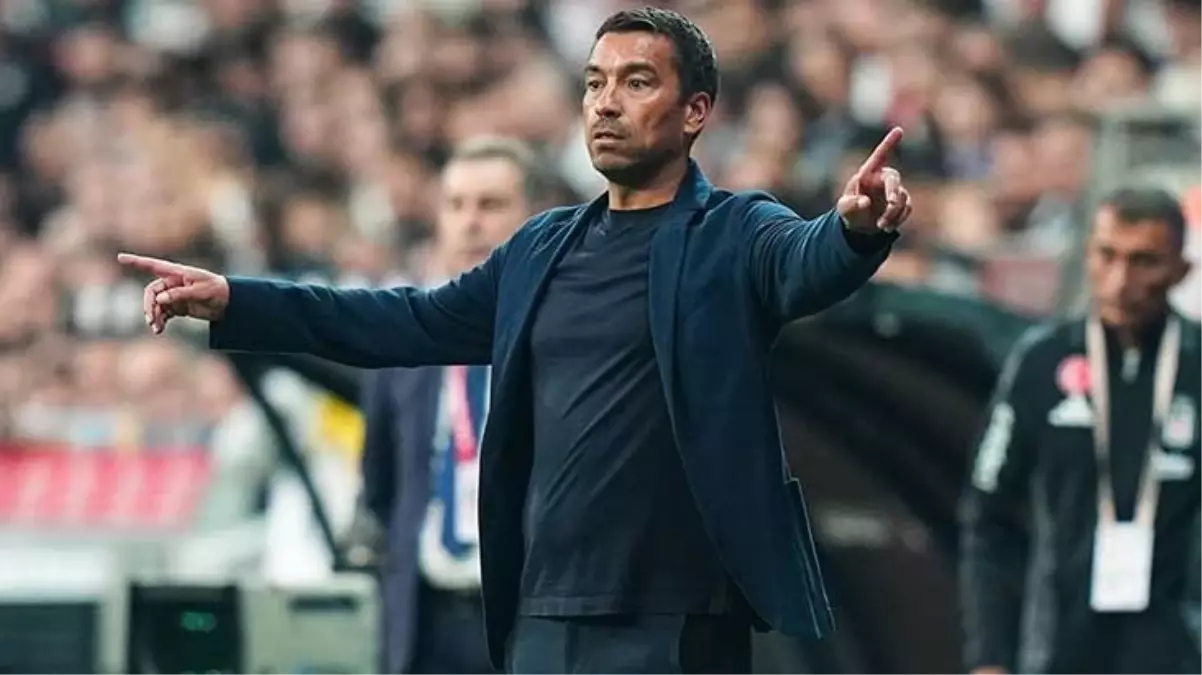 Van Bronckhorst’tan sürpriz forvet tercihi! Ajax-Beşiktaş maçının ilk 11’leri belli oldu