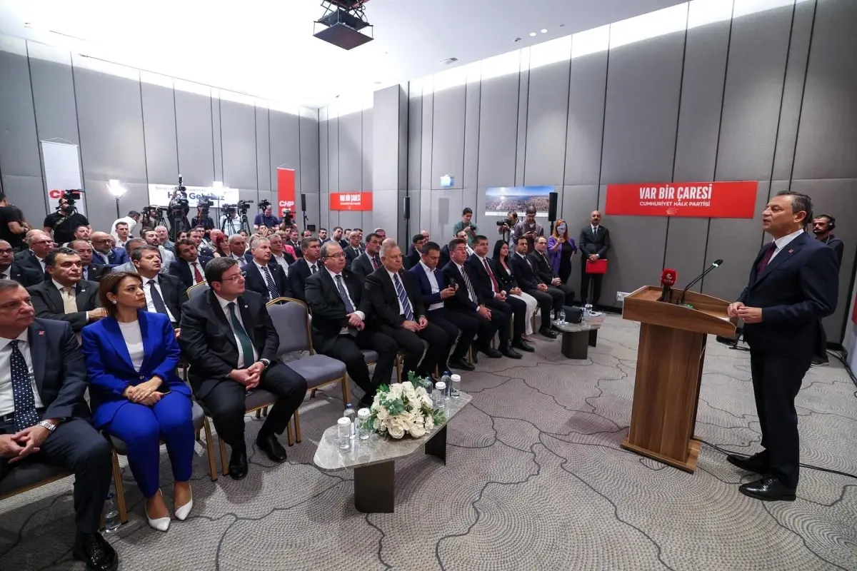 CHP Genel Başkanı Özel: “İktidarı bir şekilde erken seçime zorlamak durumundayız”