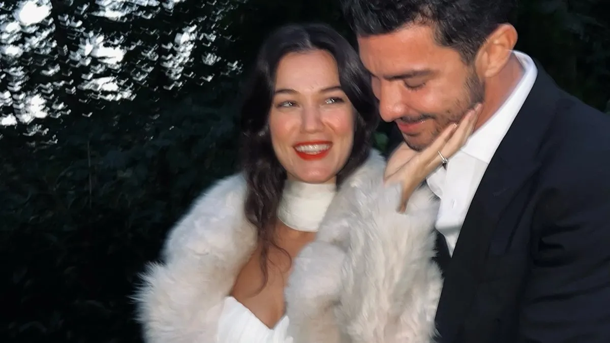 Erkek bebek bekleyen Pınar Deniz ile Kaan Yıldırım’ın nikah yemeğine teyzeler damga vurdu! “Fotoğrafta üç tane Pınar Deniz mi var?”