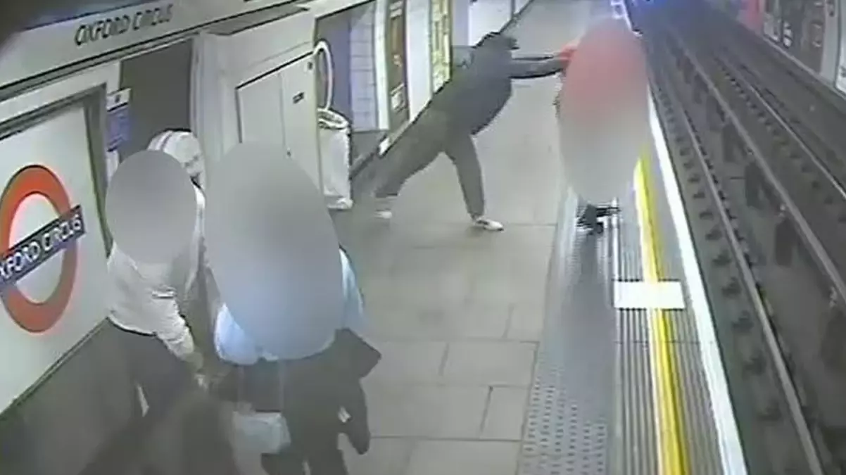 Londra’da 60 yaşındaki yolcuyu metro raylarına atan evsiz adam, müebbet hapis cezasına mahkum edildi